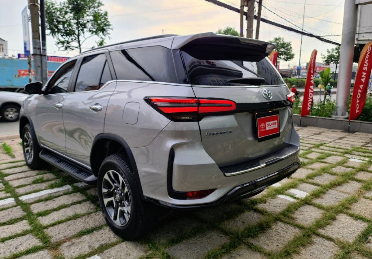 Toyota Fortuner 2021 - Màu bạc