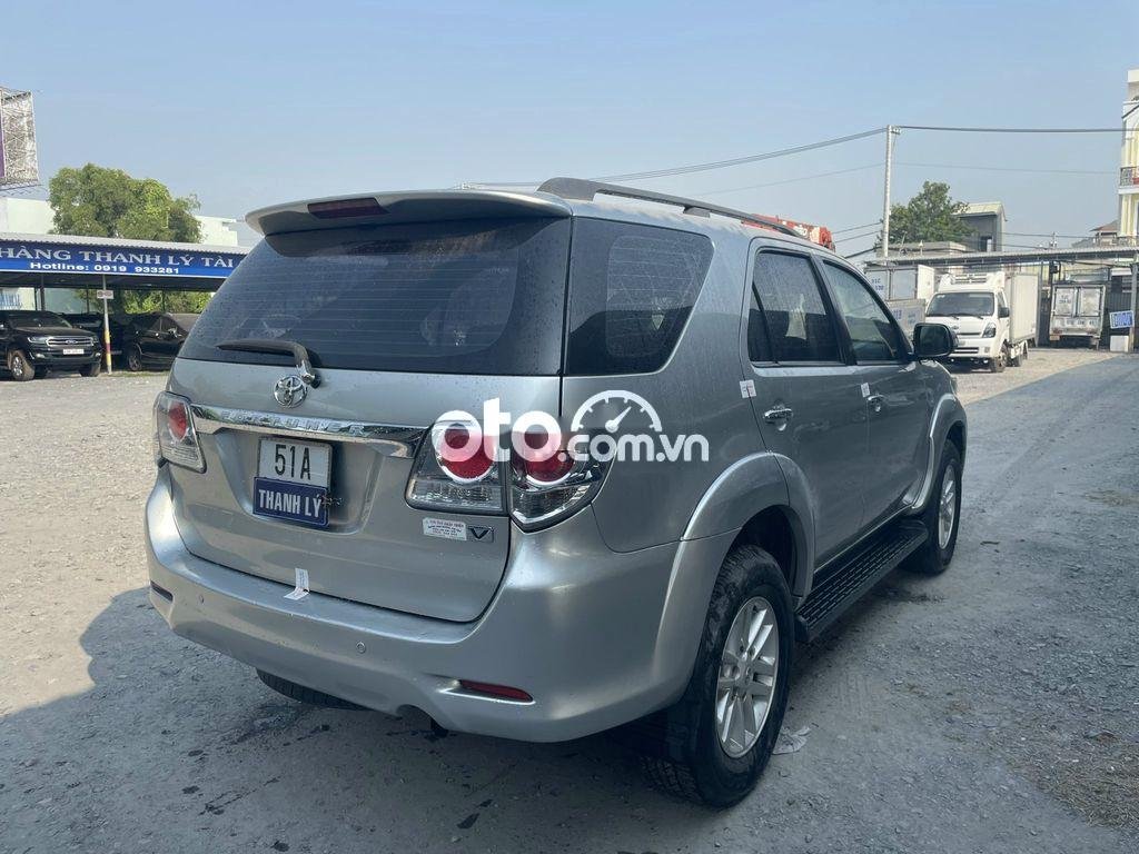 Toyota Fortuner 2013 - Màu bạc, số tự động