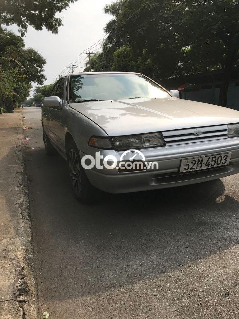 Nissan Cefiro 1990 - Màu bạc, giá tốt