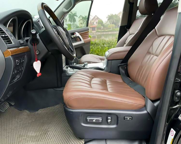 Toyota Land Cruiser 2013 - Màu đen, nhập khẩu chính chủ