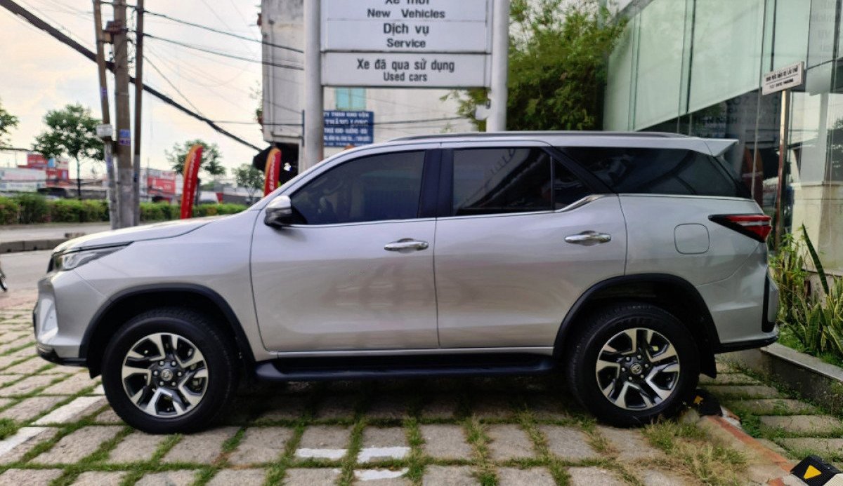 Toyota Fortuner 2021 - Màu bạc