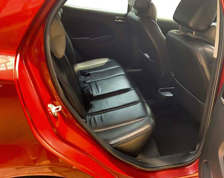Mazda 2 2014 - Màu đỏ giá cạnh tranh