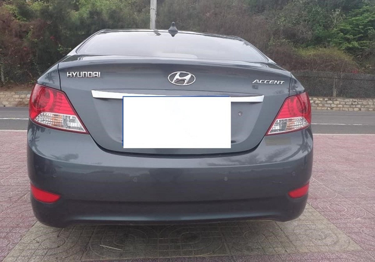 Hyundai Accent 2012 - Màu xám