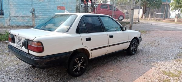 Toyota Corolla 1988 -  Màu trắng