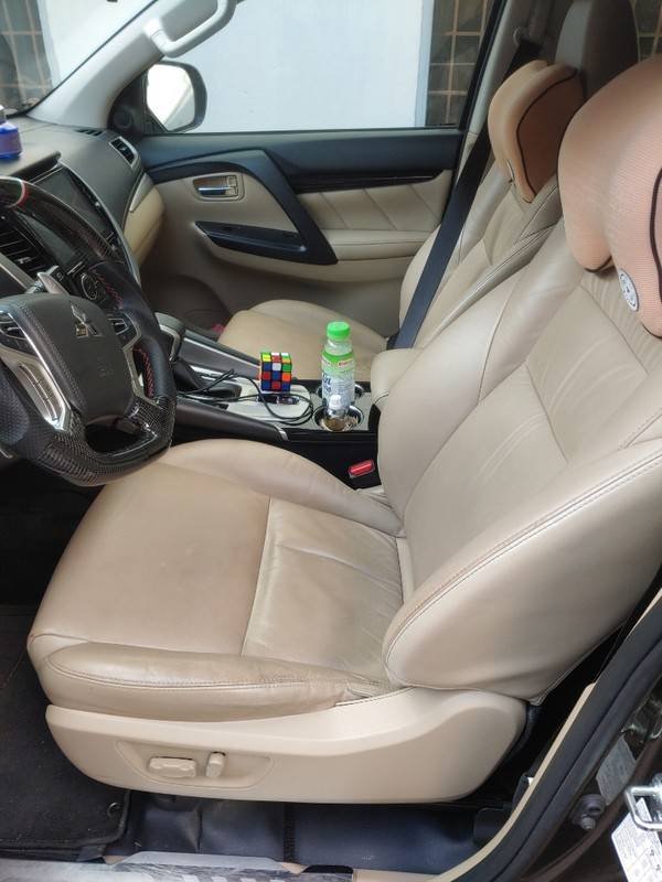 Mitsubishi Pajero 2018 - Màu nâu, xe nhập