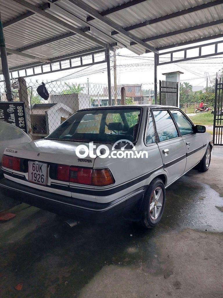 Toyota Corona 1985 - Màu trắng, nhập khẩu nguyên chiếc