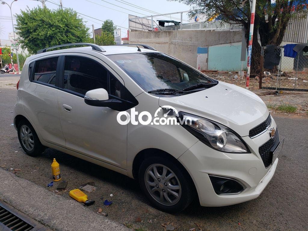 Chevrolet Spark 2016 - Màu trắng