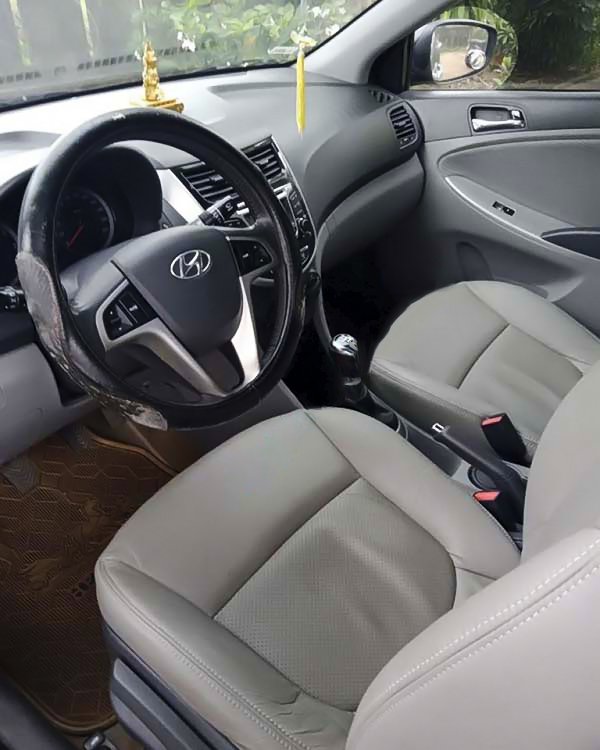 Hyundai Accent 2013 - Màu đen số sàn