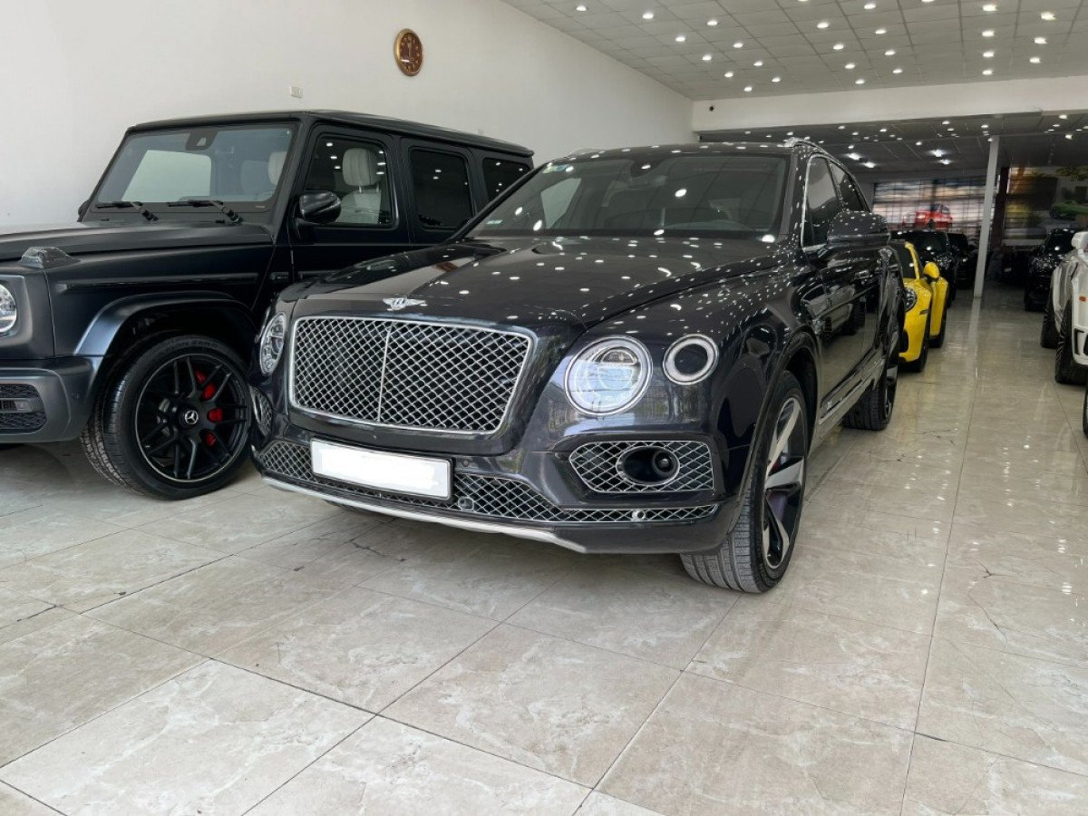 Bentley Bentayga 2019 - Màu đen, nhập khẩu