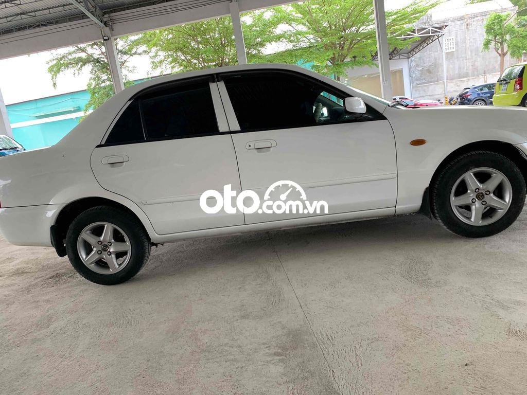 Mazda 323 2006 - Màu trắng giá ưu đãi