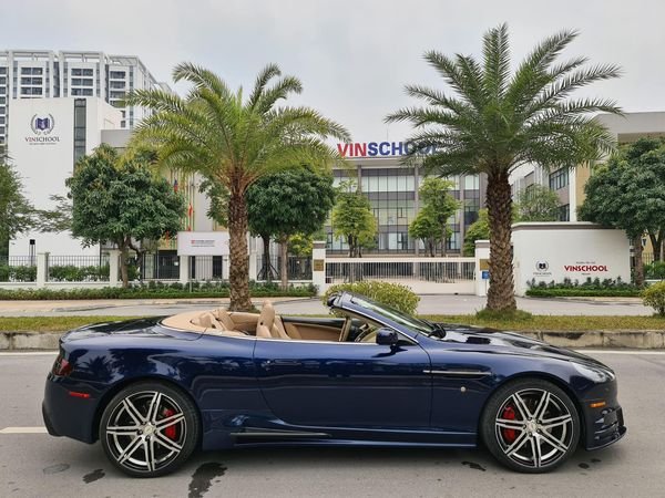 Aston Martin DB9 2009 - Màu xanh lam, nhập khẩu nguyên chiếc