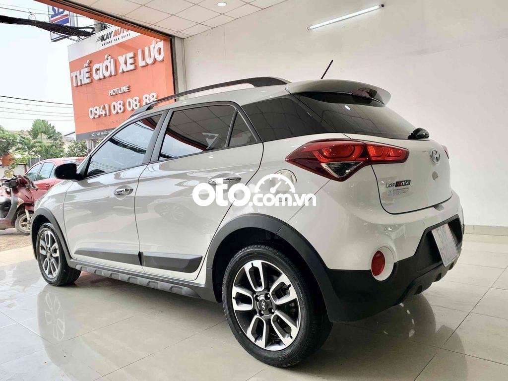 Hyundai i20 Active 2015 - Màu trắng xe gia đình, giá cực tốt