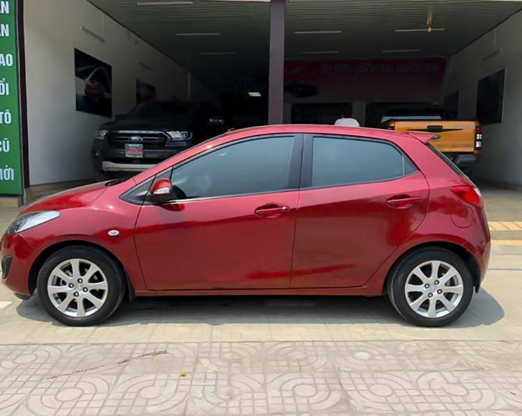 Mazda 2 2014 - Màu đỏ giá cạnh tranh