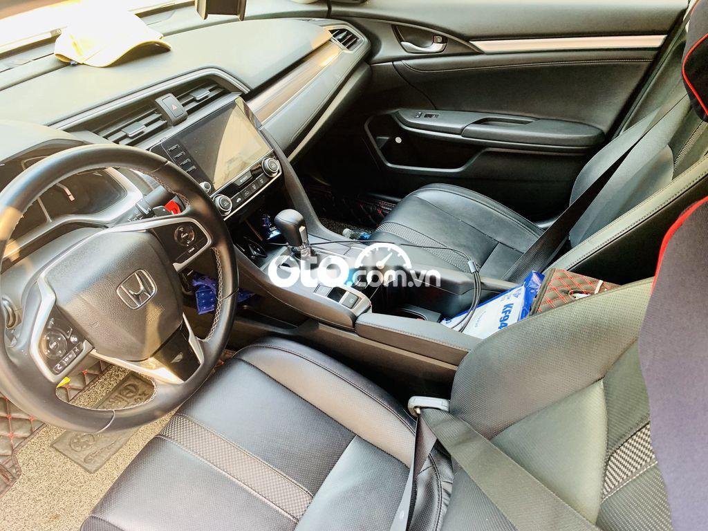 Honda Civic 2019 - Màu trắng, nhập khẩu Thái, chính chủ