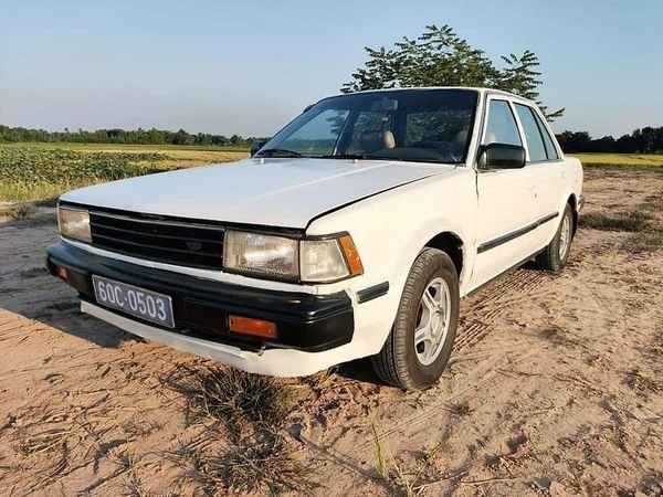 Nissan Bluebird 1985 - Màu trắng, số sàn