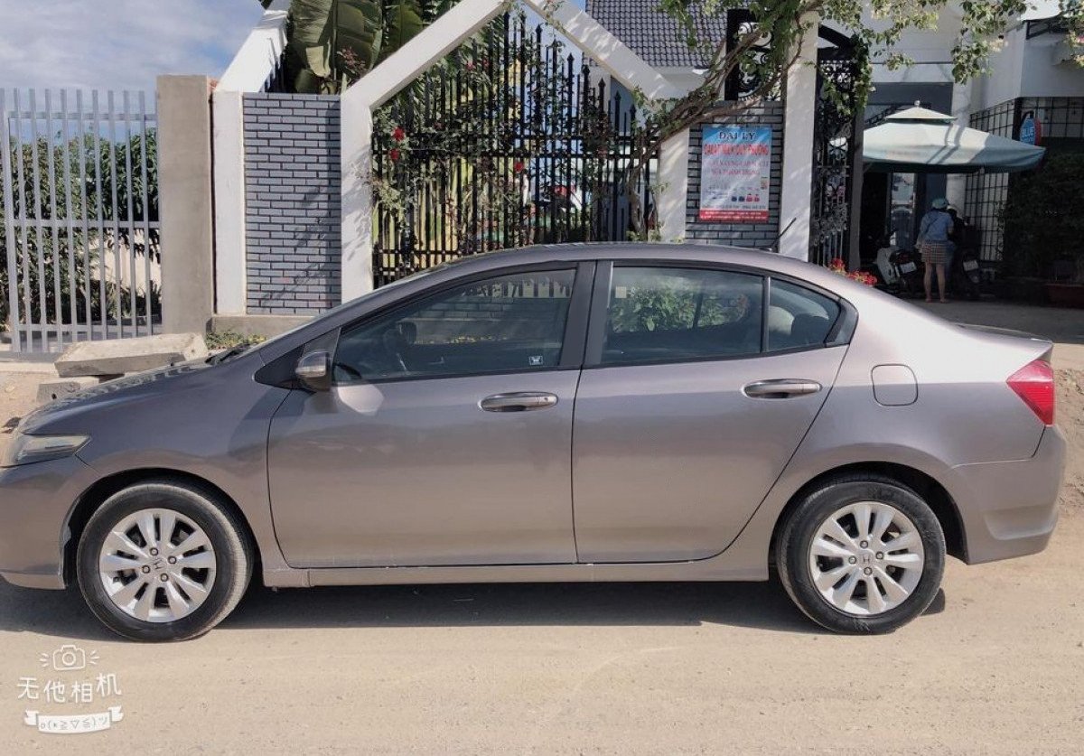 Honda City 2014 - Màu xám, giá cạnh tranh