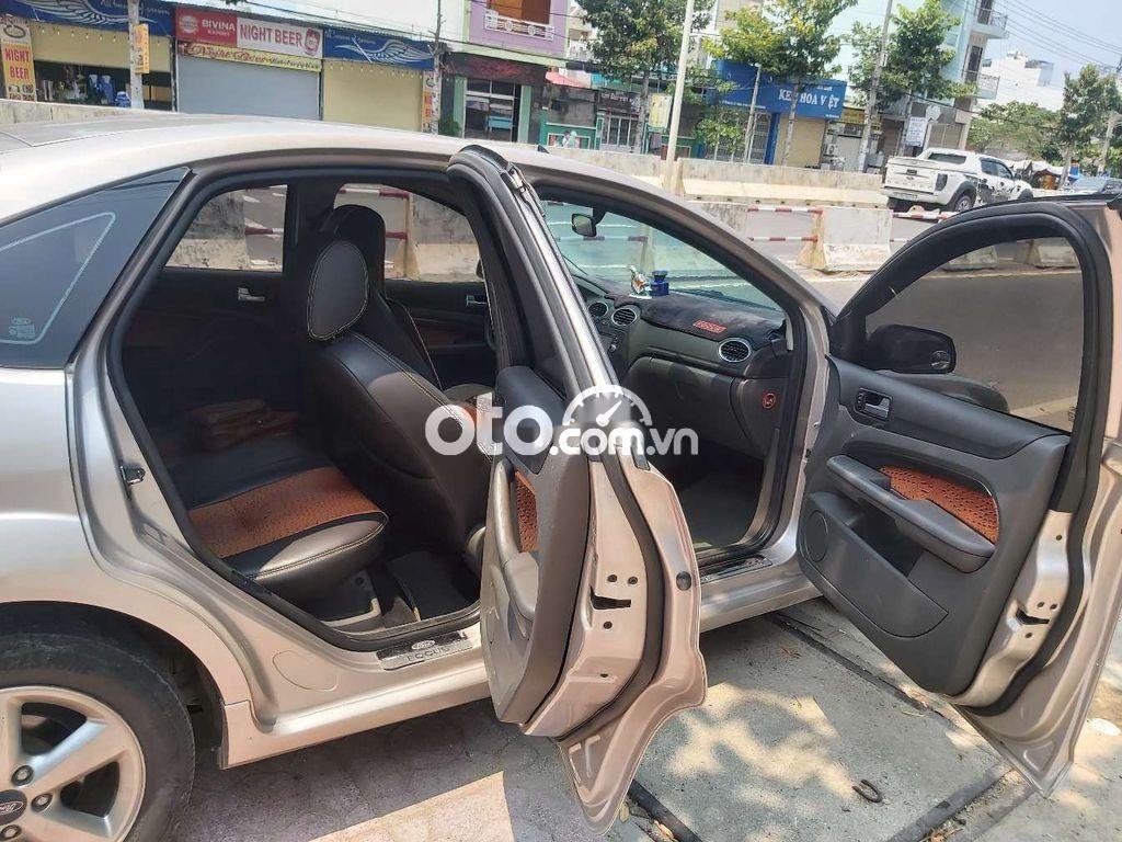 Ford Focus 2009 - Màu bạc, giá chỉ 265tr