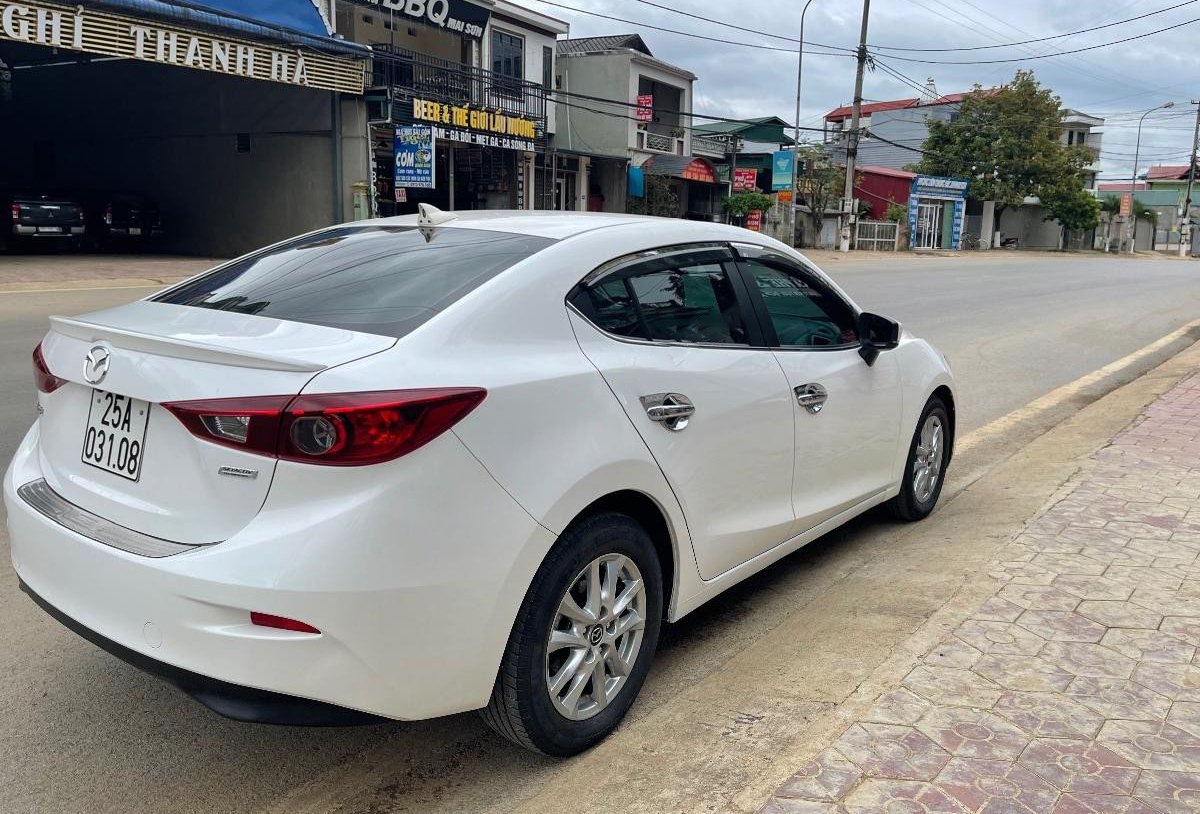 Mazda 3 2018 - Màu trắng giá cạnh tranh