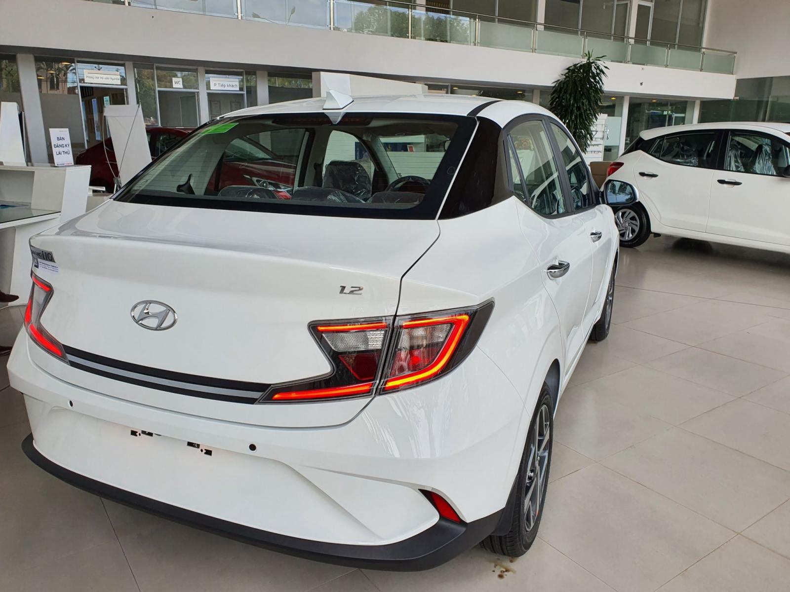 Hyundai Grand i10 2022 - Cần bán xe Hyundai Grand i10 đời 2022, màu trắng, giá tốt