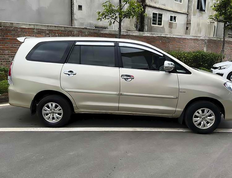 Toyota Innova 2008 - Màu vàng, bản đủ