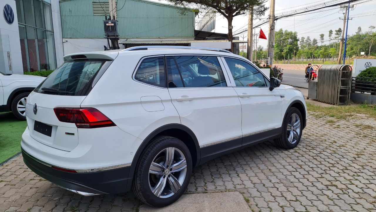 Volkswagen Tiguan 2021 - Ưu đãi hấp dẫn, lên đến 100tr