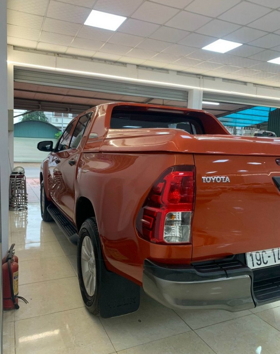 Toyota Hilux 2018 - Màu đỏ, xe nhập, giá chỉ 670 triệu