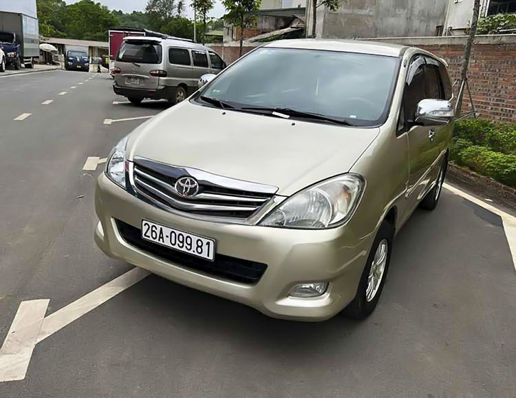 Toyota Innova 2008 - Màu vàng, bản đủ