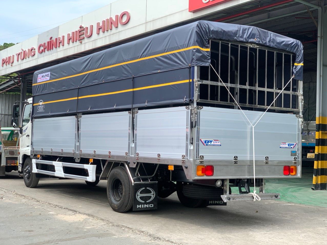 Hino 500 Series 2022 - FC9JLTC mui bạt