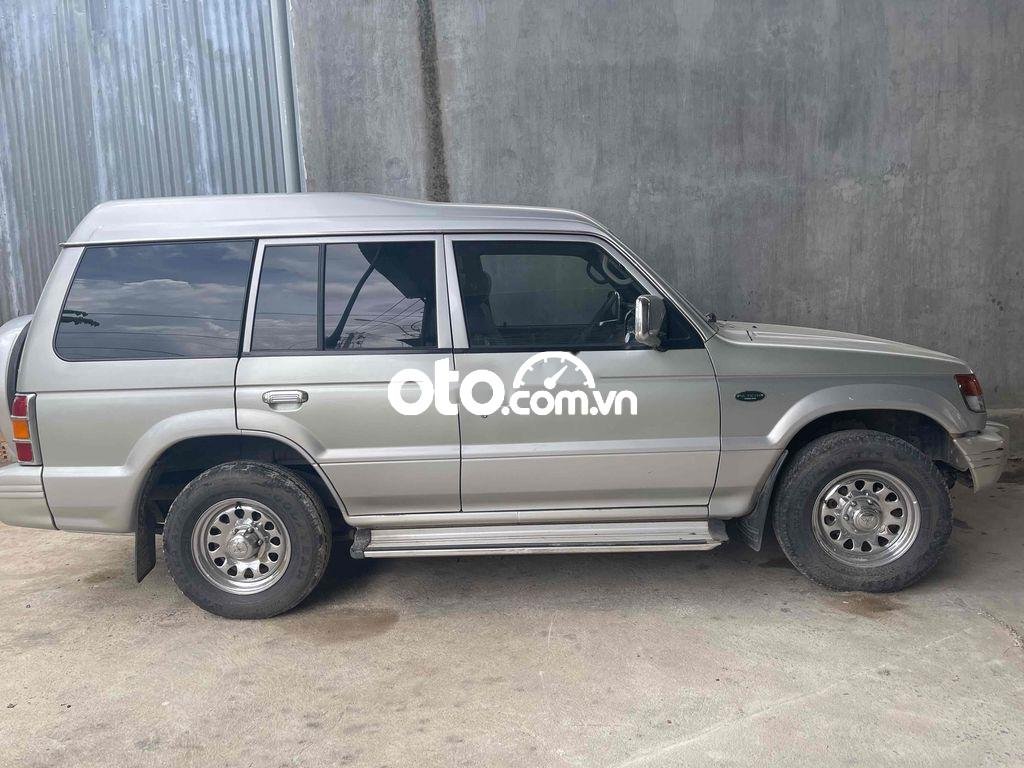 Mitsubishi Pajero 2003 - Màu bạc, nhập khẩu