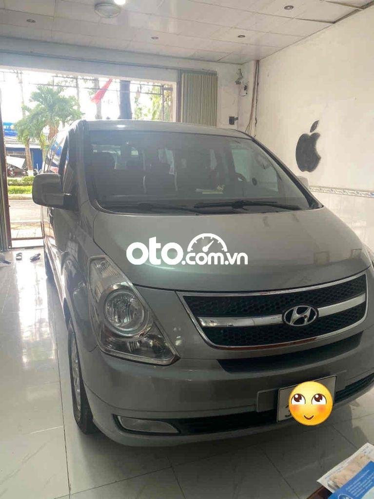 Hyundai Grand Starex 2012 - 9 chỗ máy dầu