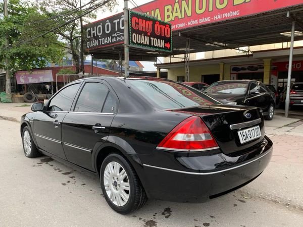 Ford Mondeo 2004 - Màu đen, giá cạnh tranh