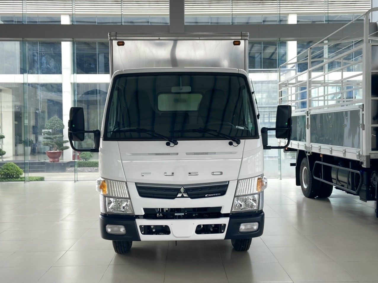 Mitsubishi Canter 2022 - Thùng dài 4,45m