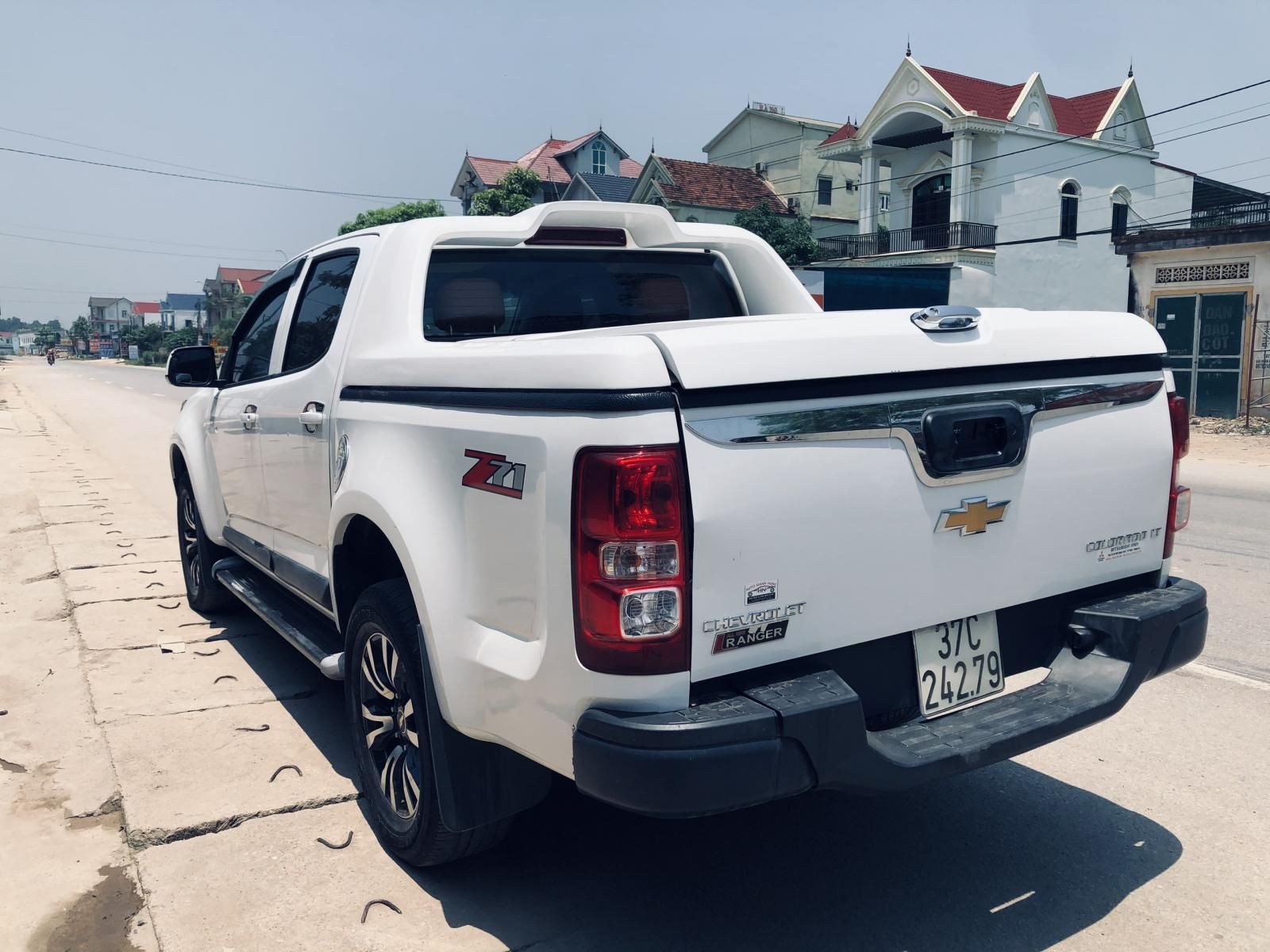 Chevrolet Colorado 2016 - Màu trắng, 435 triệu