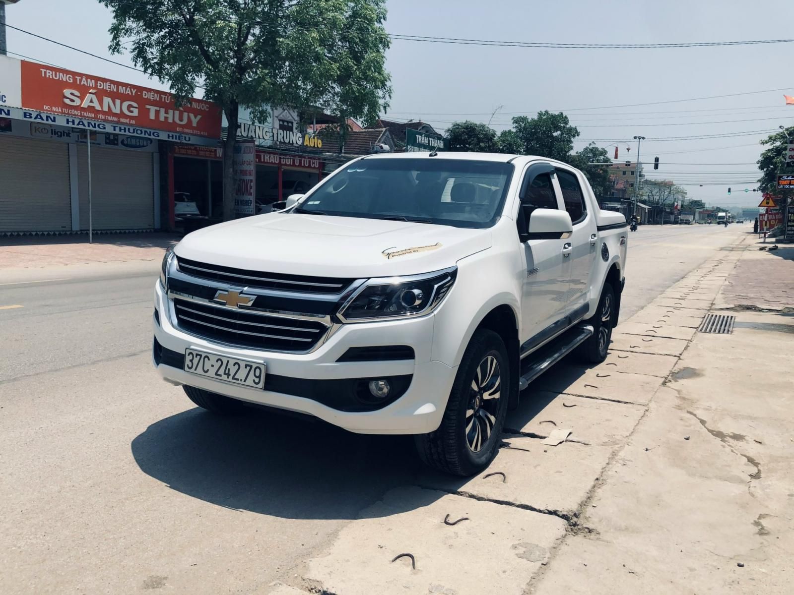 Chevrolet Colorado 2016 - Màu trắng, 435 triệu