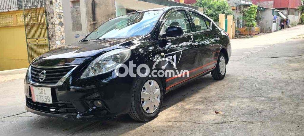 Nissan Sunny 2015 - Màu đen, giá 210tr