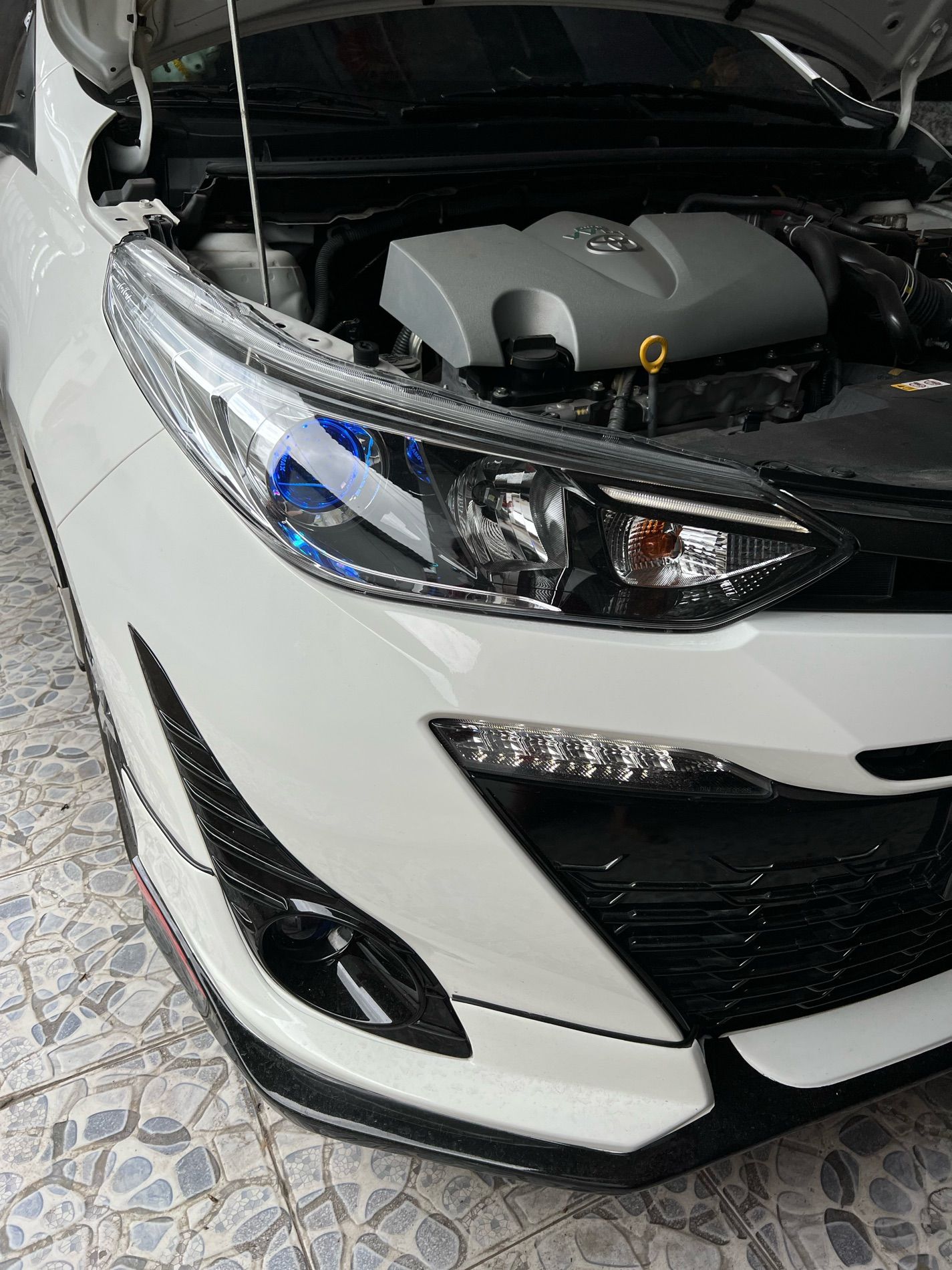 Toyota Yaris 2018 - Cần bán gấp xe đăng ký lần đầu 2019 nhập khẩu, biển số đẹp