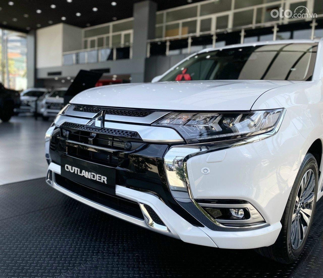 Mitsubishi Outlander 2022 - Chạy thuế cùng Mitsubishi - Nhà nước hỗ trợ giảm 50% thuế trước bạ