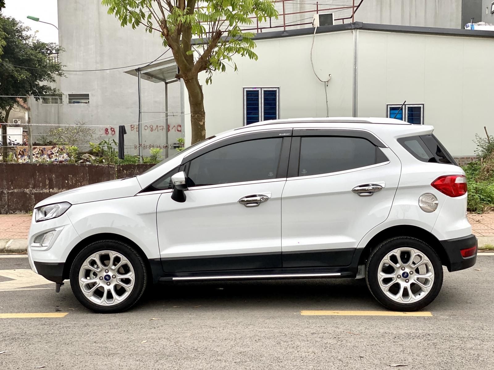 Ford EcoSport 2021 - Xe màu trắng, chạy 4000km