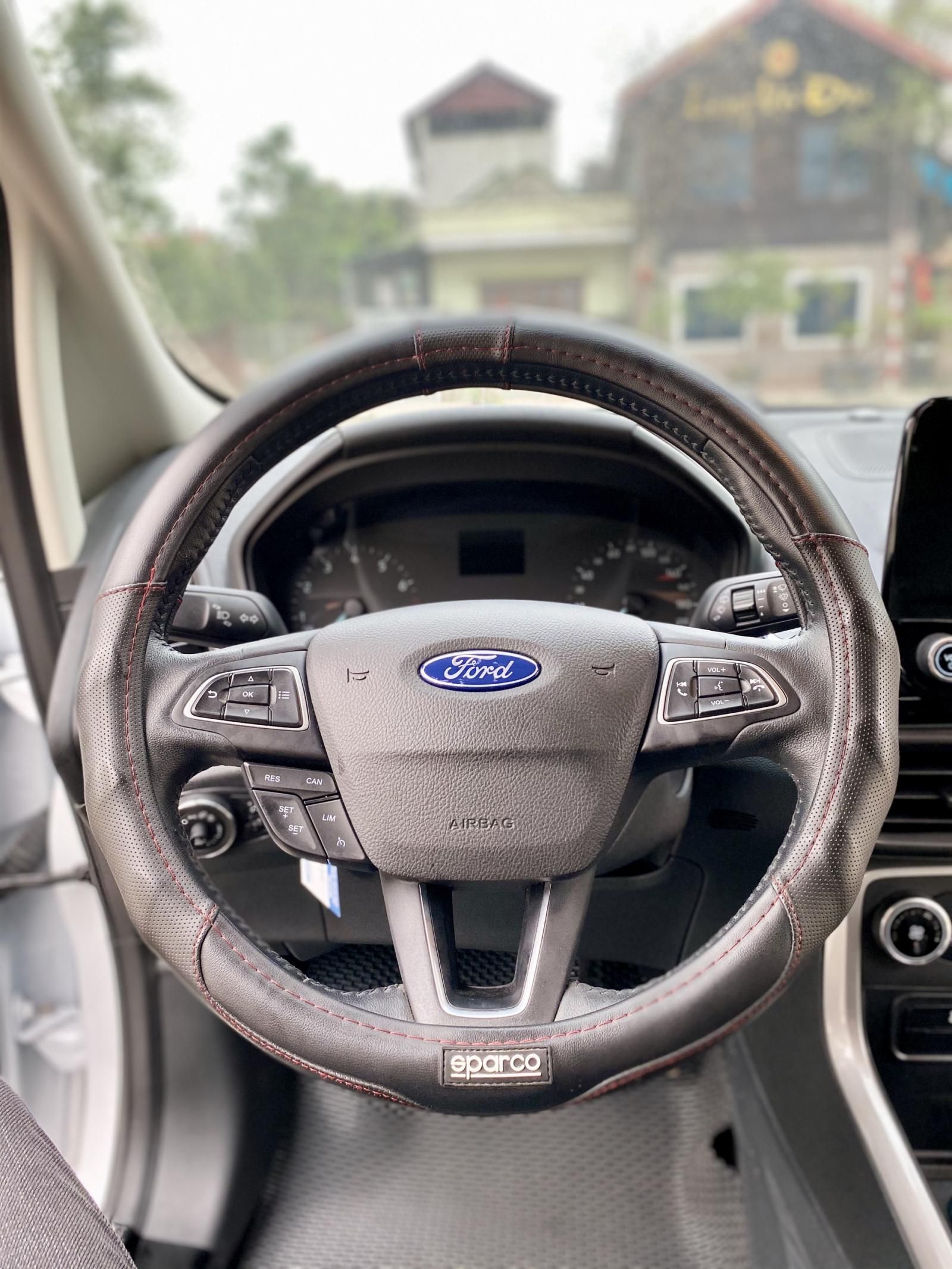 Ford EcoSport 2021 - Xe màu trắng, chạy 4000km