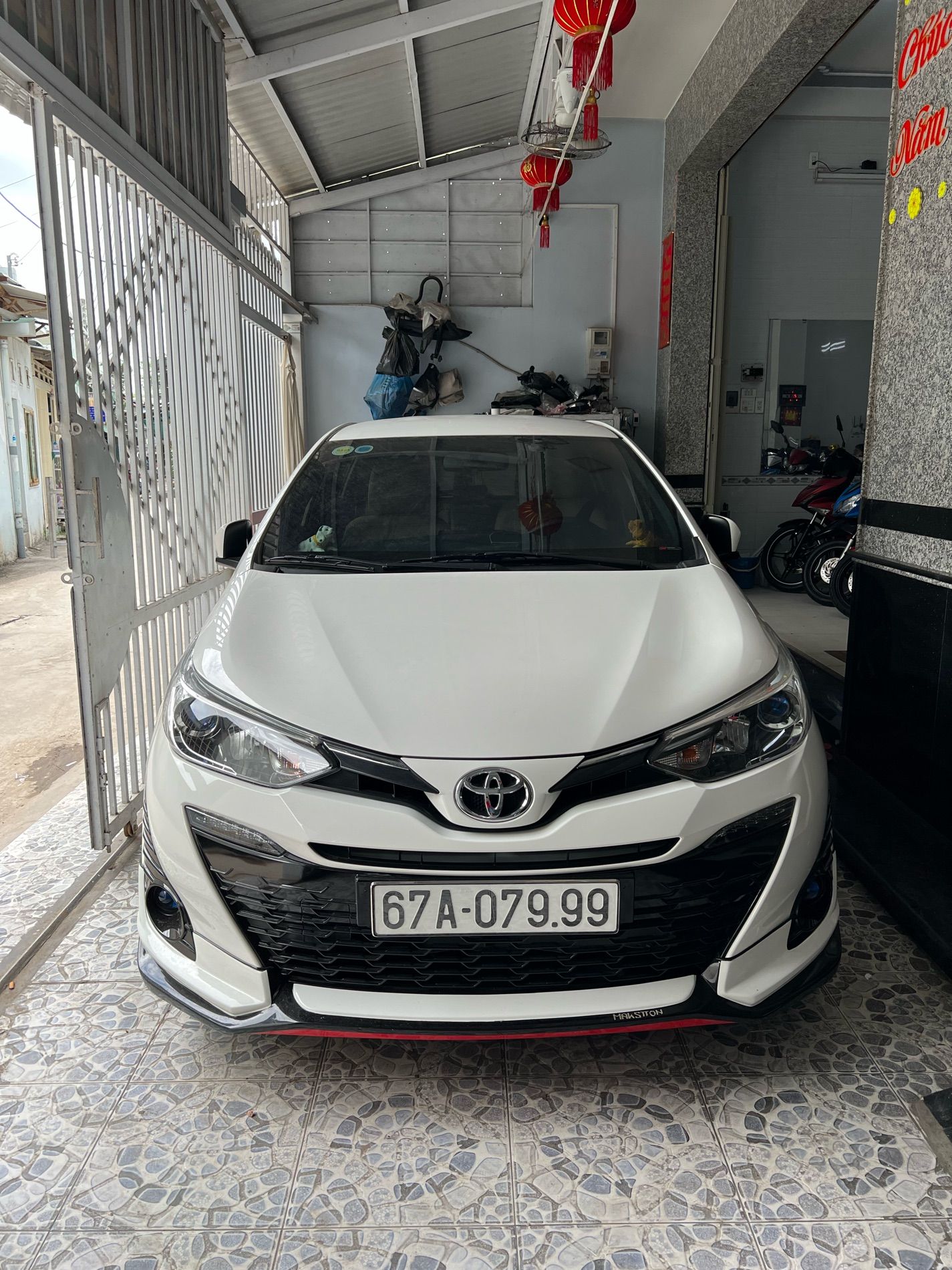 Toyota Yaris 2018 - Cần bán gấp xe đăng ký lần đầu 2019 nhập khẩu, biển số đẹp