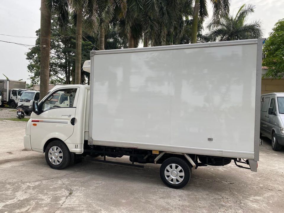 Hyundai H 100 2016 - Màu trắng xe gia đình giá ưu đãi