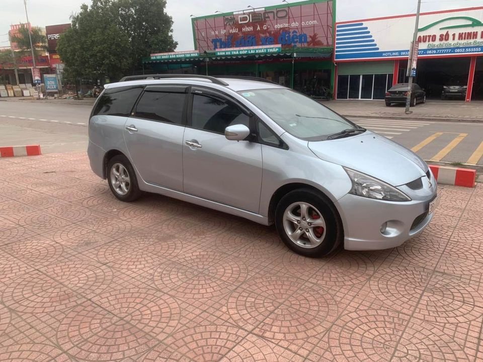 Mitsubishi Grandis 2005 - Màu bạc