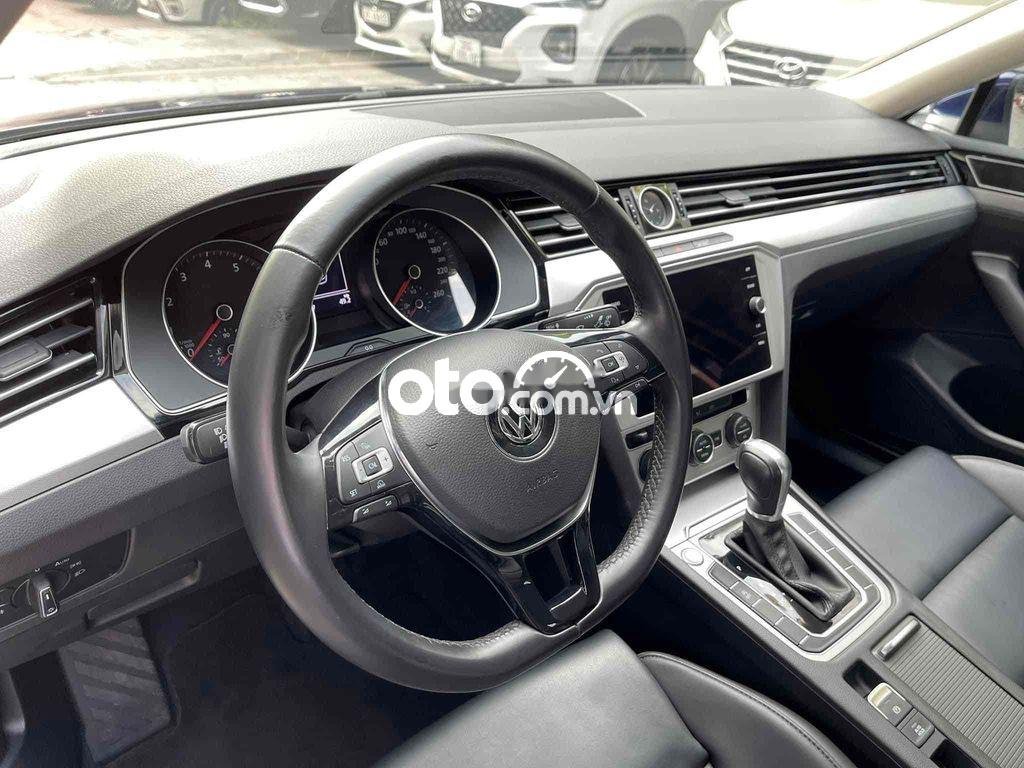 Volkswagen Passat 2018 - Màu xanh lam, xe nhập