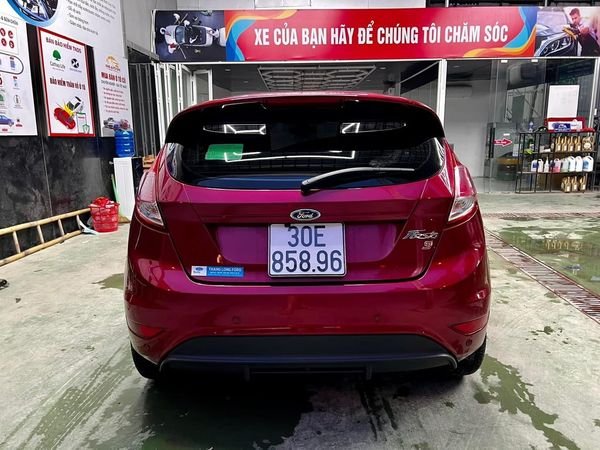 Ford Fiesta 2017 - Màu đỏ, nhập khẩu nguyên chiếc, 425tr