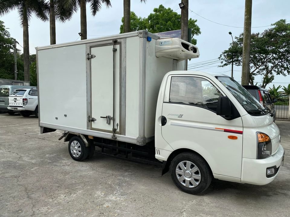 Hyundai H 100 2016 - Màu trắng xe gia đình giá ưu đãi