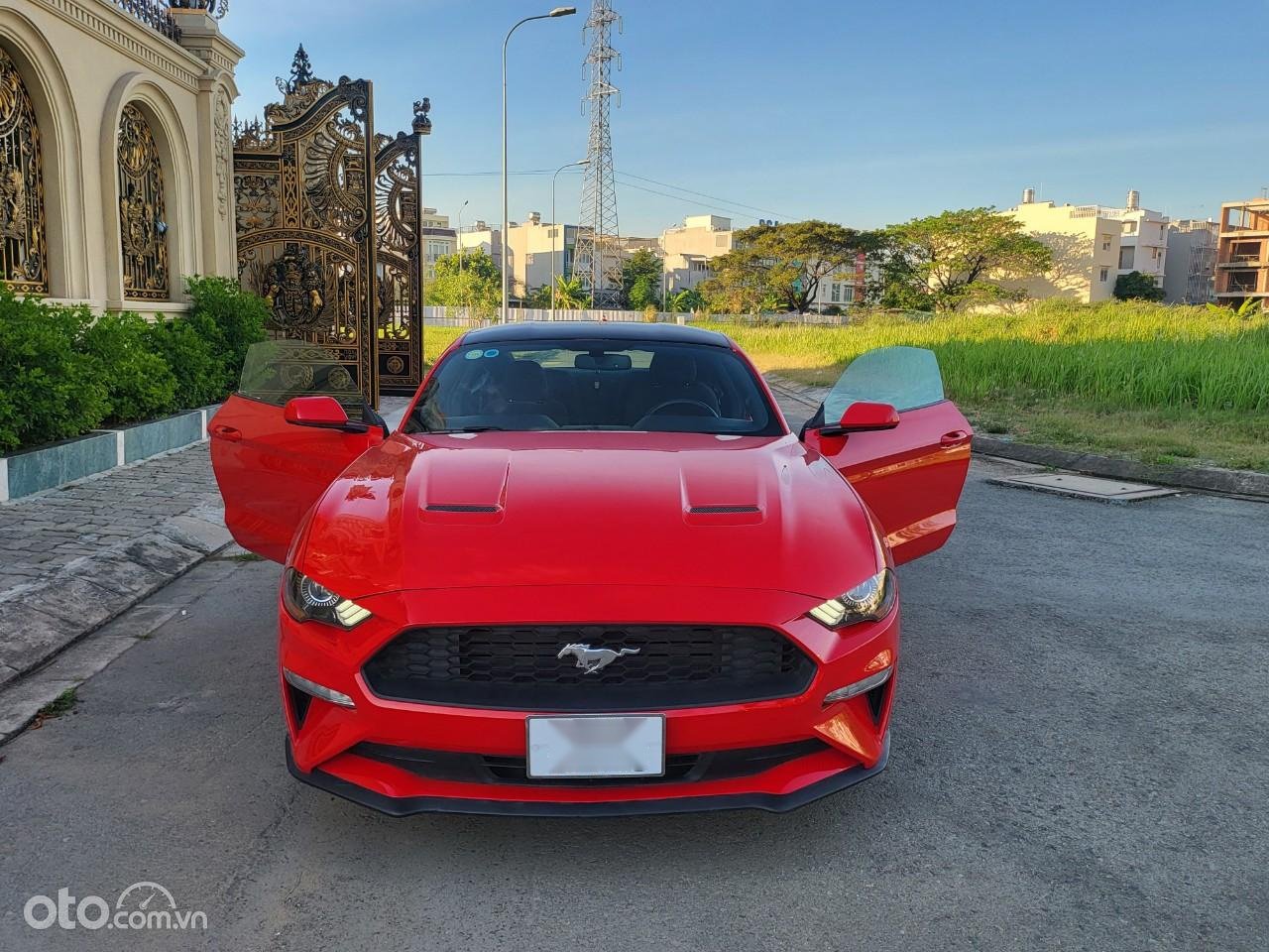 Ford Mustang 2018 - Xe màu đỏ, xe nhập