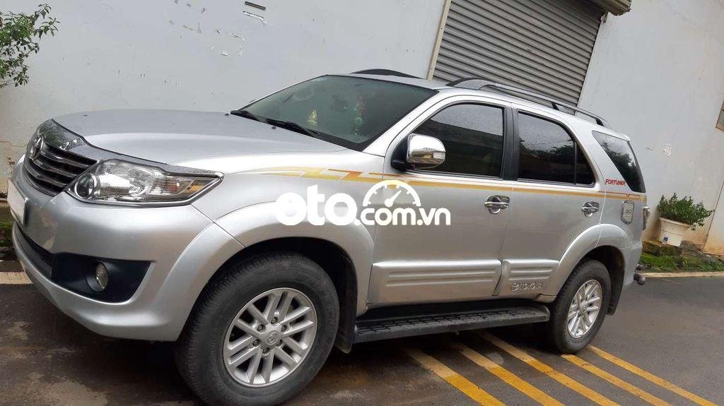 Toyota Fortuner 2013 - Màu bạc số sàn