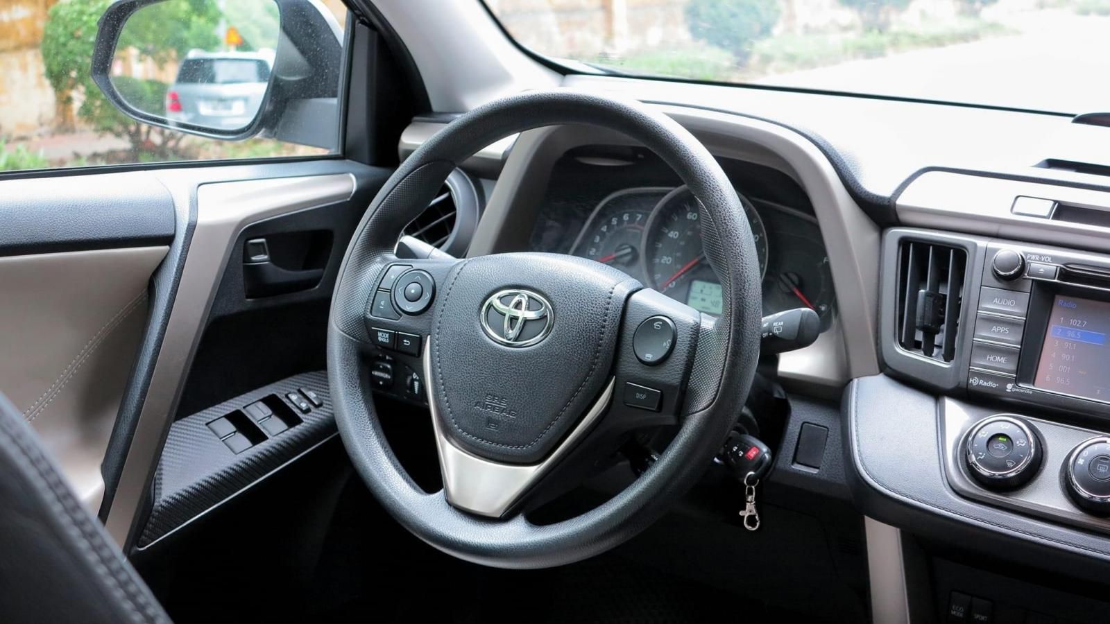 Toyota RAV4 2015 - Màu đen, xe nhập Canada