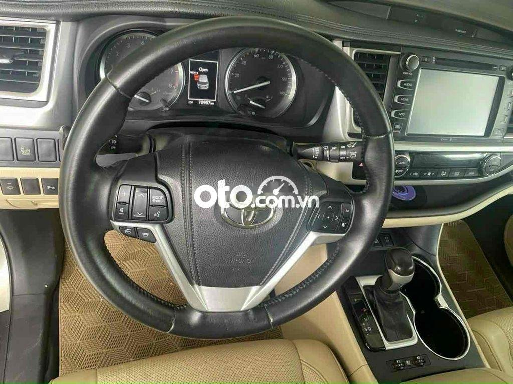 Toyota Highlander 2015 - Màu bạc, xe nhập