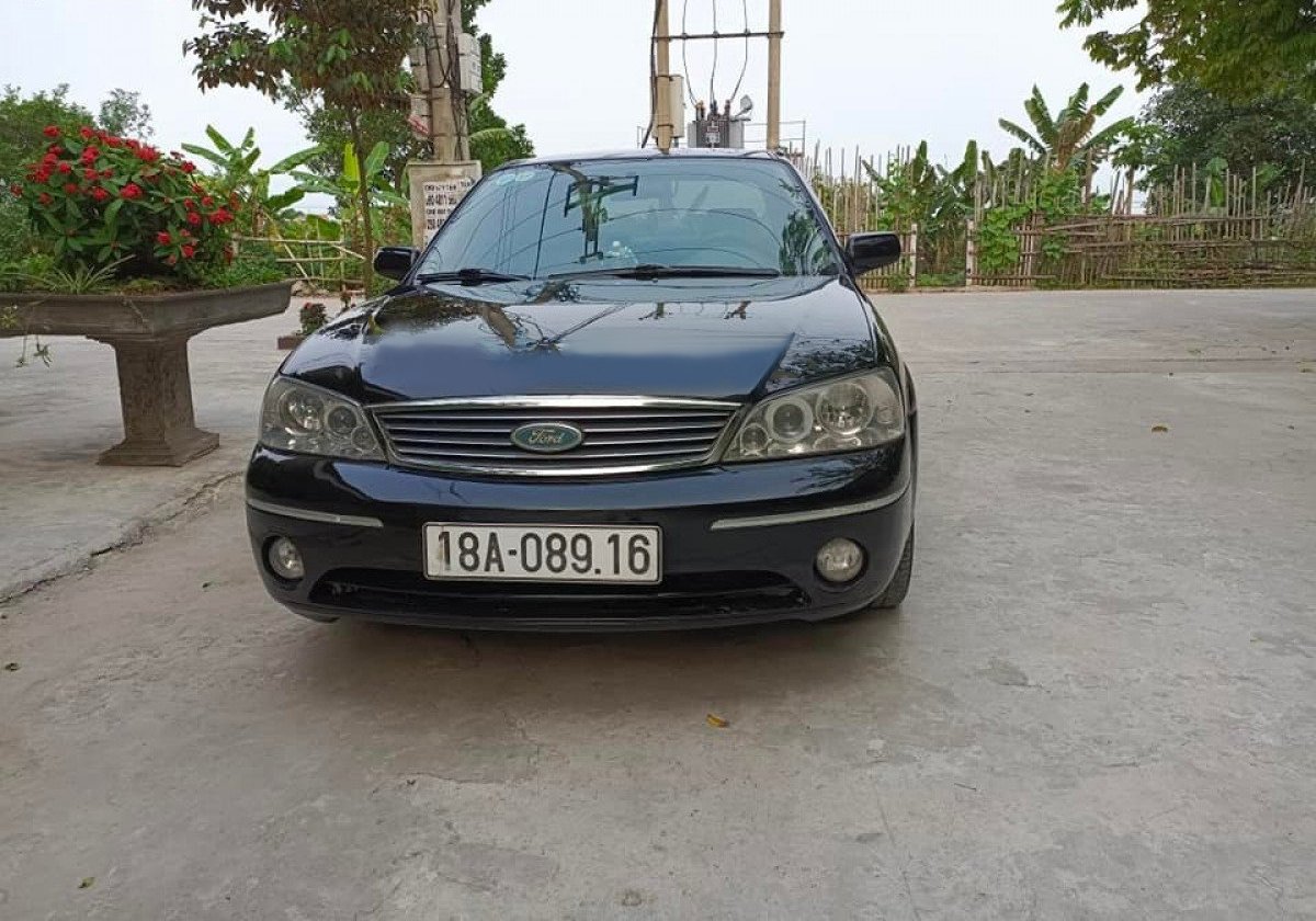 Ford Laser 2005 - Xe công chức huyện ủy đi